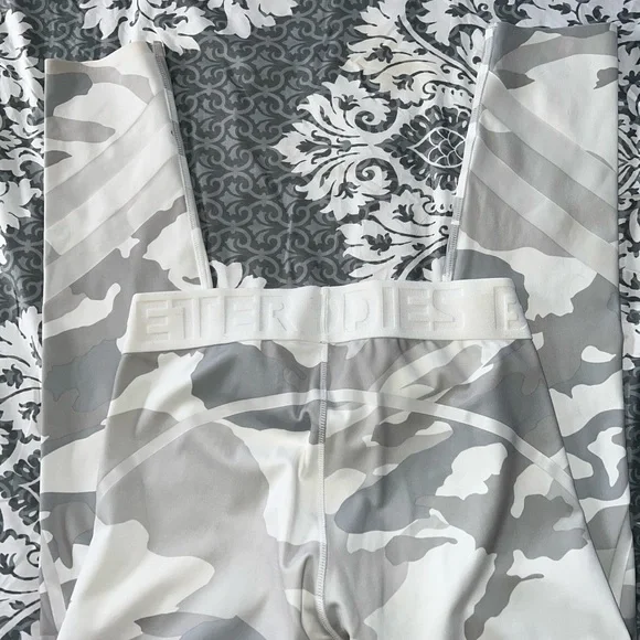 Better Bodies White Camo leggings size medium - Picture 6 of 15